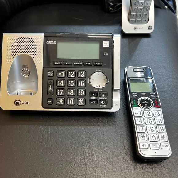 AT&T CL83464 DECT 6.0 Cordless Call ID Announce Phone System w/ 3 Handsets - Picture 7 of 15